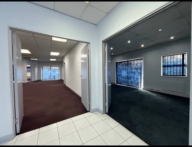 3,302M² OFFICE TO LET IN SPARTAN